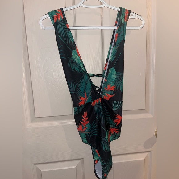 Juniors Bathing Suit & Cover Up Set (Large) - Picture 4 of 7